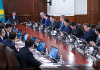 Премьер-министр химия және металлургия салаларындағы ірі өнеркәсіп жобаларын жүзеге асыру мәселелері бойынша кеңес өткізді