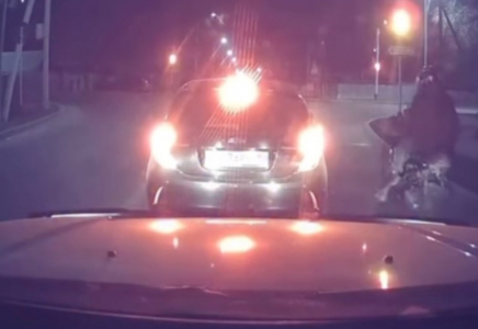 Жетісуда жүргізуші 2 жасөспірімді қағып кетті