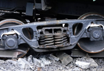 Жамбыл облысында қорғаныс министрлігінің мүлкін тасымалдаған вагондар рельстен шығып кетті