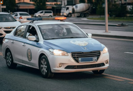 Талдықорғанда полиция қызметкері мас күйде көлік басқарып, жол апатына түсті