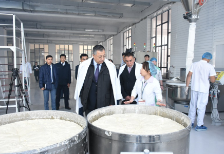 ​Түркістан облысының әкімі бірнеше кәсіпорының жұмысымен танысты