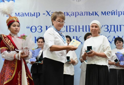 Шымкентте үздік мейіргерлер марапатталды