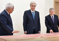 Шавкат Мирзиёев Қасым-Жомарт Тоқаевқа бірқатар тарихи құжатты тапсырды 