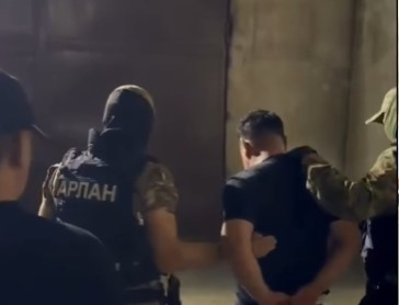 ​Шымкентте ақша бопсалаумен айналысқан блогер мен сыбайластары ұсталды