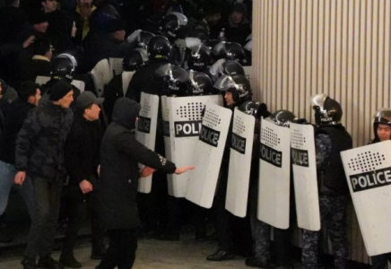Қаңтар оқиғасы: қарусыз полицейді аяусыз ұрып-соққан атыраулық ұсталды – видео