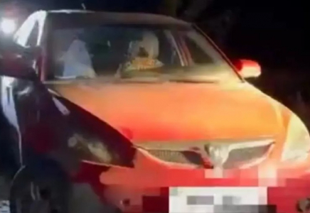 Ақтөбеде жастар мінген көлік жардан ұшып кете жаздады