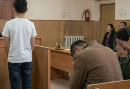 14 жастағы жасөспірім өзін 45 мың долларға сатпақ болған ата-анасына сотта кешірім берді
